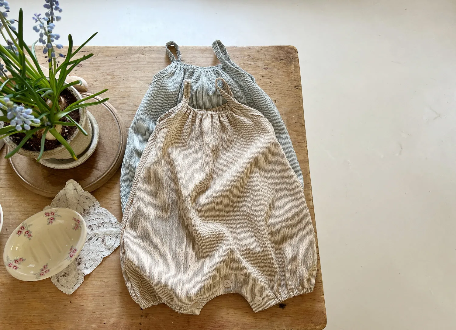 Baby Sleeveless Romper (6-18m) - 2 Colors