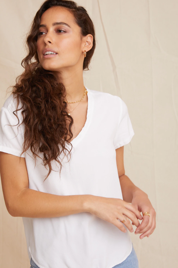 White v neck tee