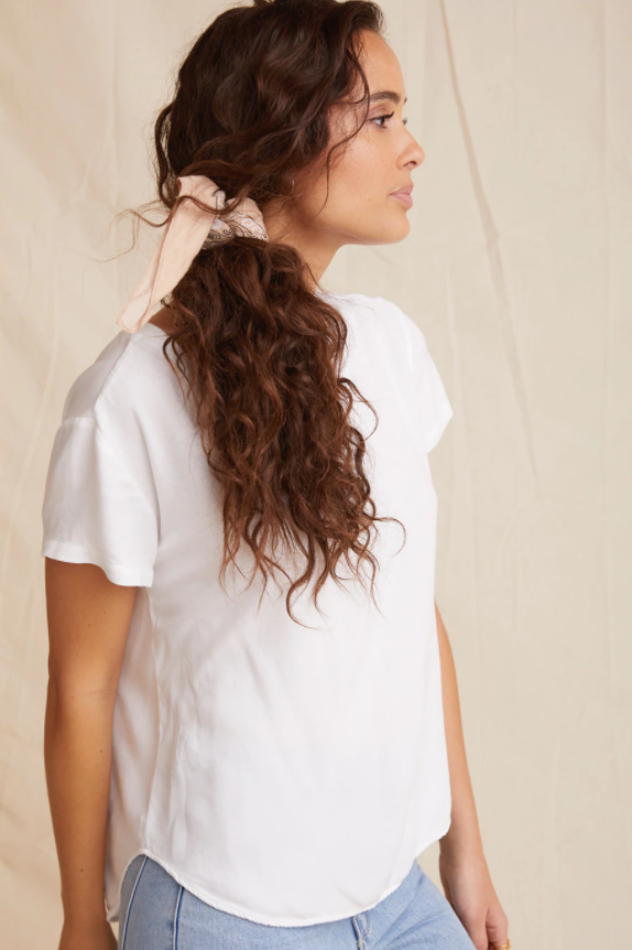 White v neck tee